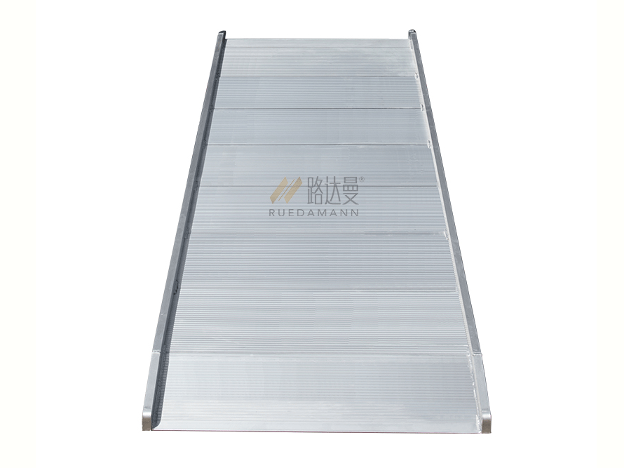 Pull and unload large load-bearing step ramp board (board bridge)