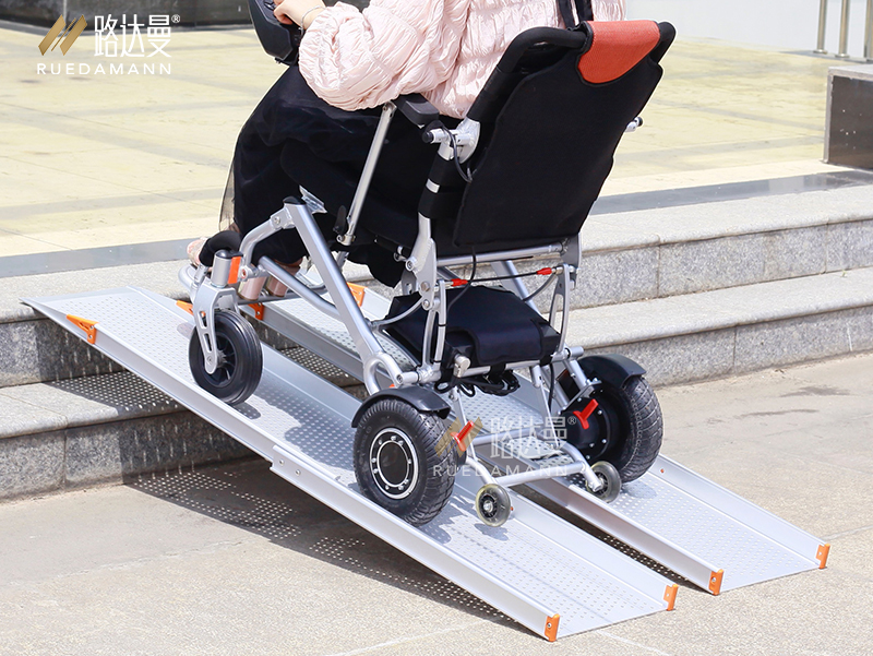  MR607便携式无障碍轮椅坡道室外操作指南